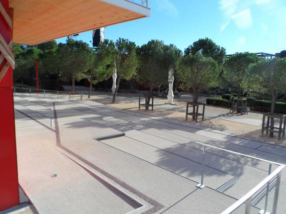 PARVIS BETON DESACTIVE